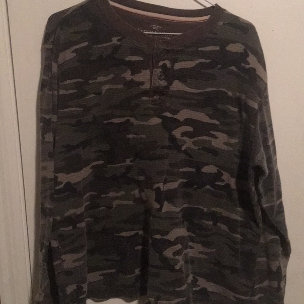 Long sleeve thermal.